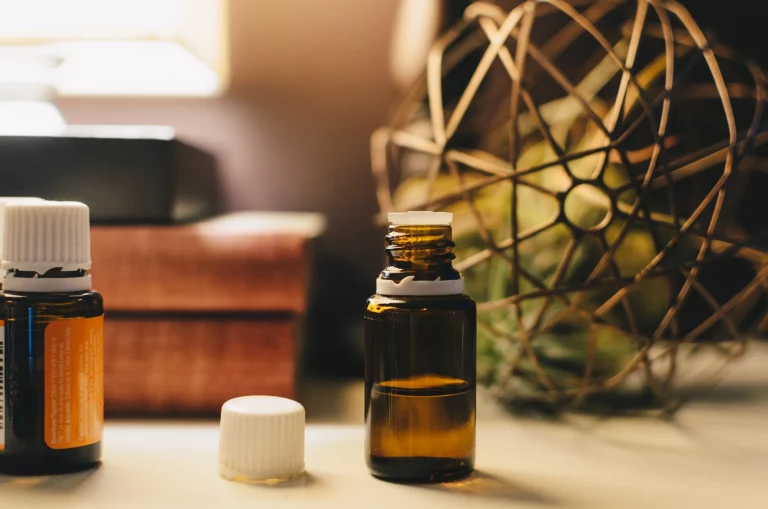 l'aromathérapie en faveur de la maladie d'alzheimer flacon huile essentielle